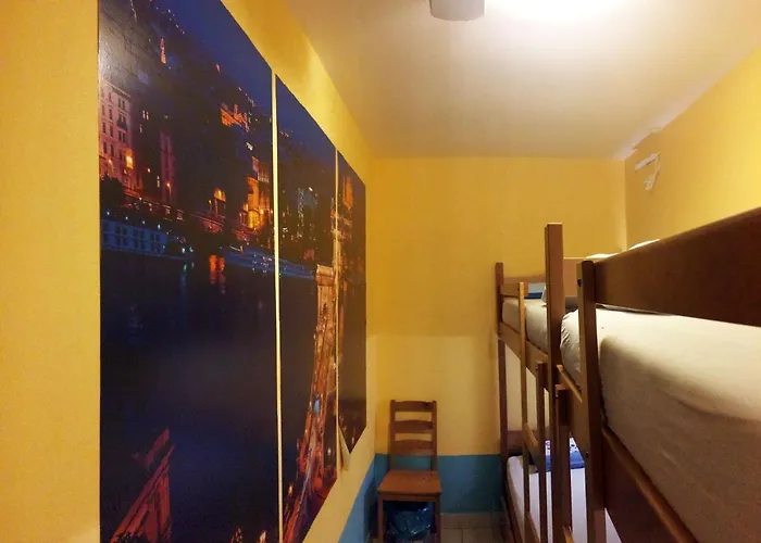 Europa بيت شباب